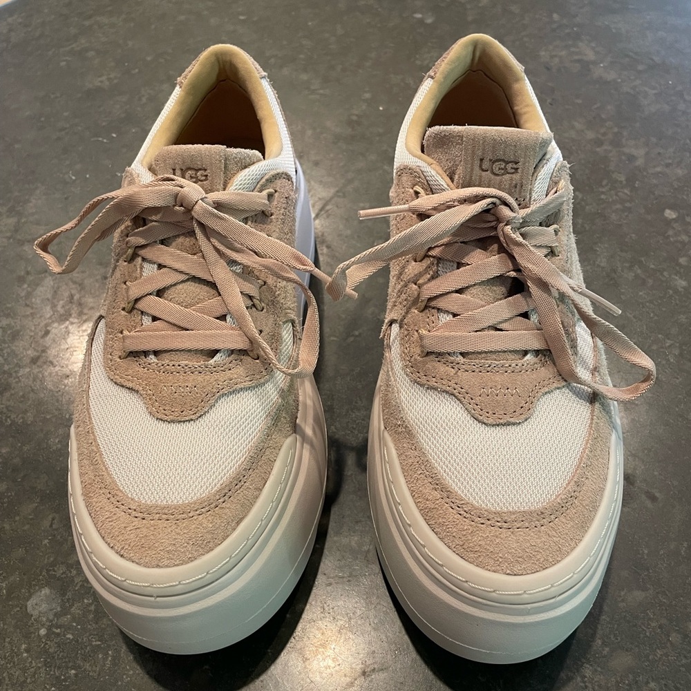 Ugg mega lace size 7.5 in color white and tan. Only worn 1 time. Look brand new